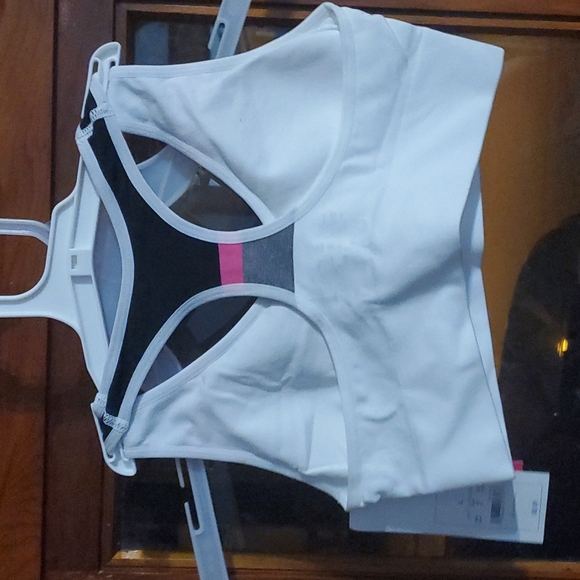 Maidenform Girl's Large sports bra - Picture 2 of 4